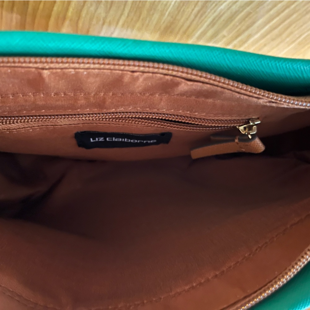 Liz Claiborne Green and Tan Crossbody Bag - Picture 4 of 4